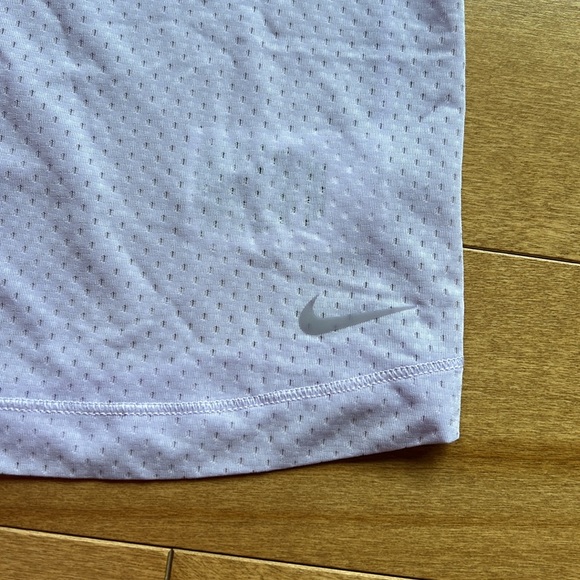 NWT Nike One Classic Breathe Cropped Tank - Picture 3 of 4